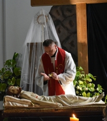 15.04.2022 - Wielki Piątek - Liturgia Męki Pańskiej