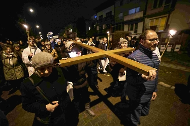 22.03.2024 - Droga Krzyżowa ulicami Sławinka