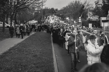 31.03.2023 - Droga Krzyżowa ulicami Sławinka